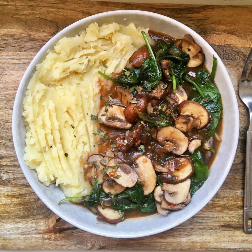 Vegan mashed potatoes with mushroom-spinach stew