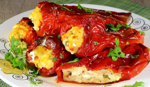 Stuffed peppers with egg and cheese